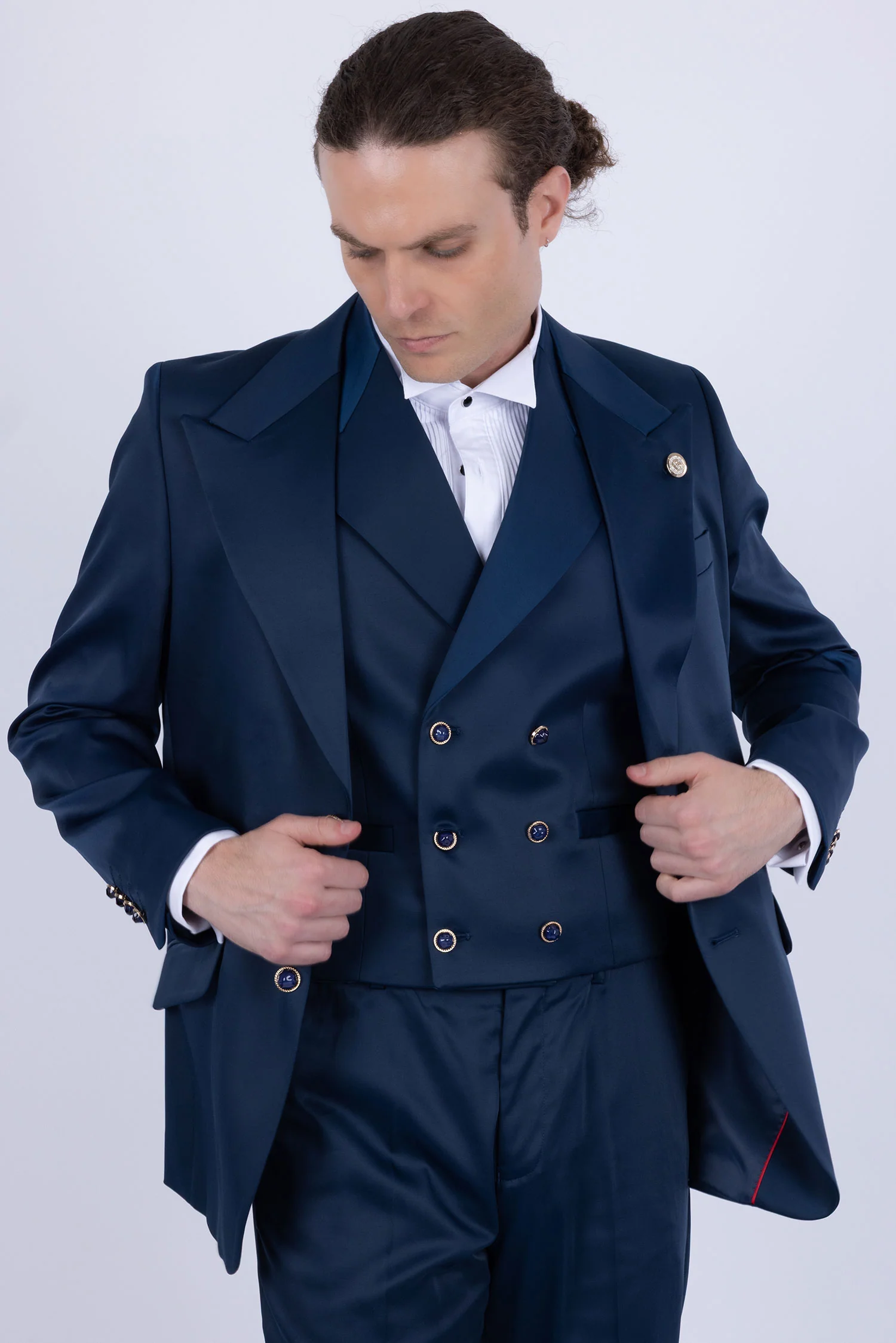 The Aristocrat Classic Suit - Image 12