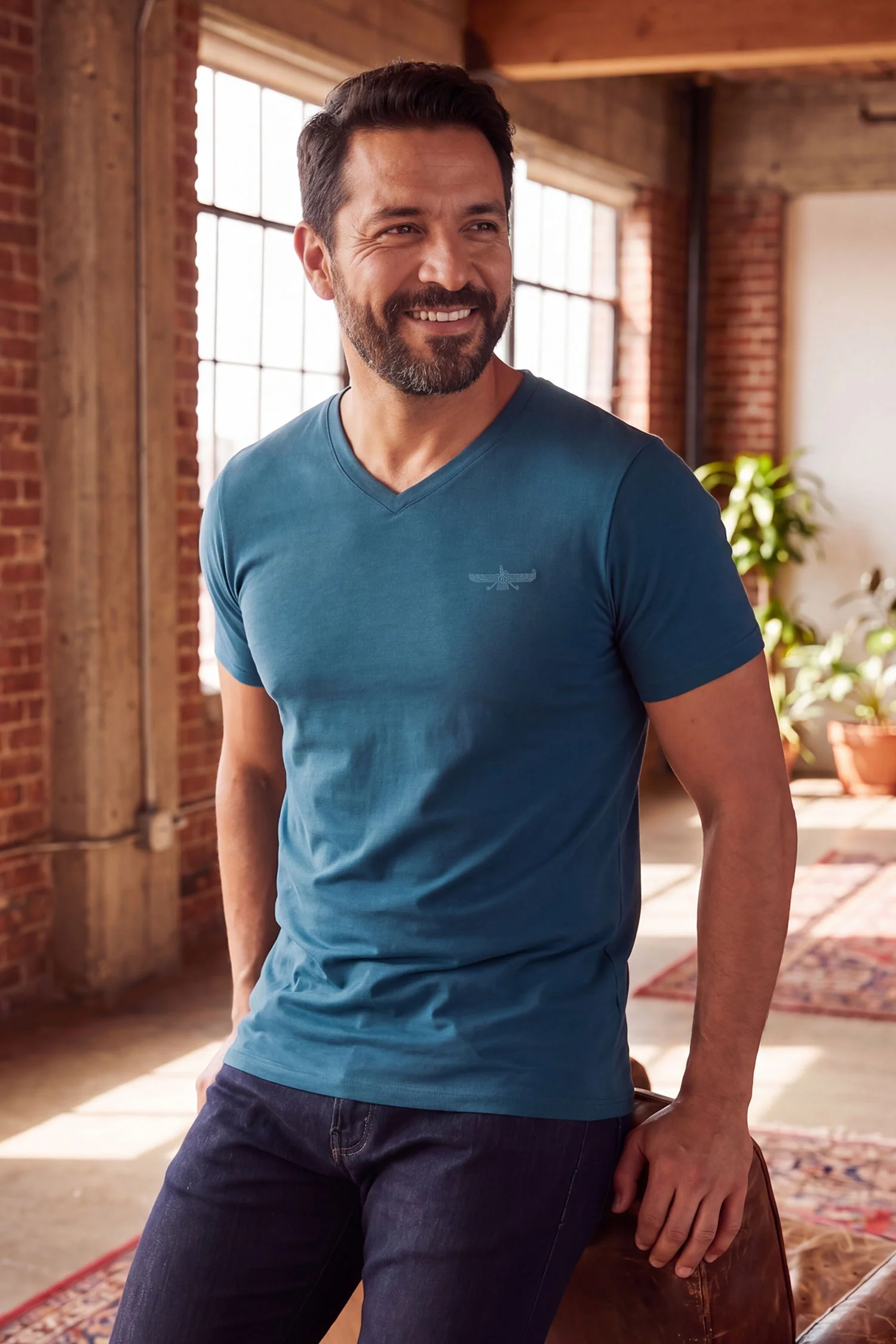 Trendy basics V-Neck T-Shirt - Image 3