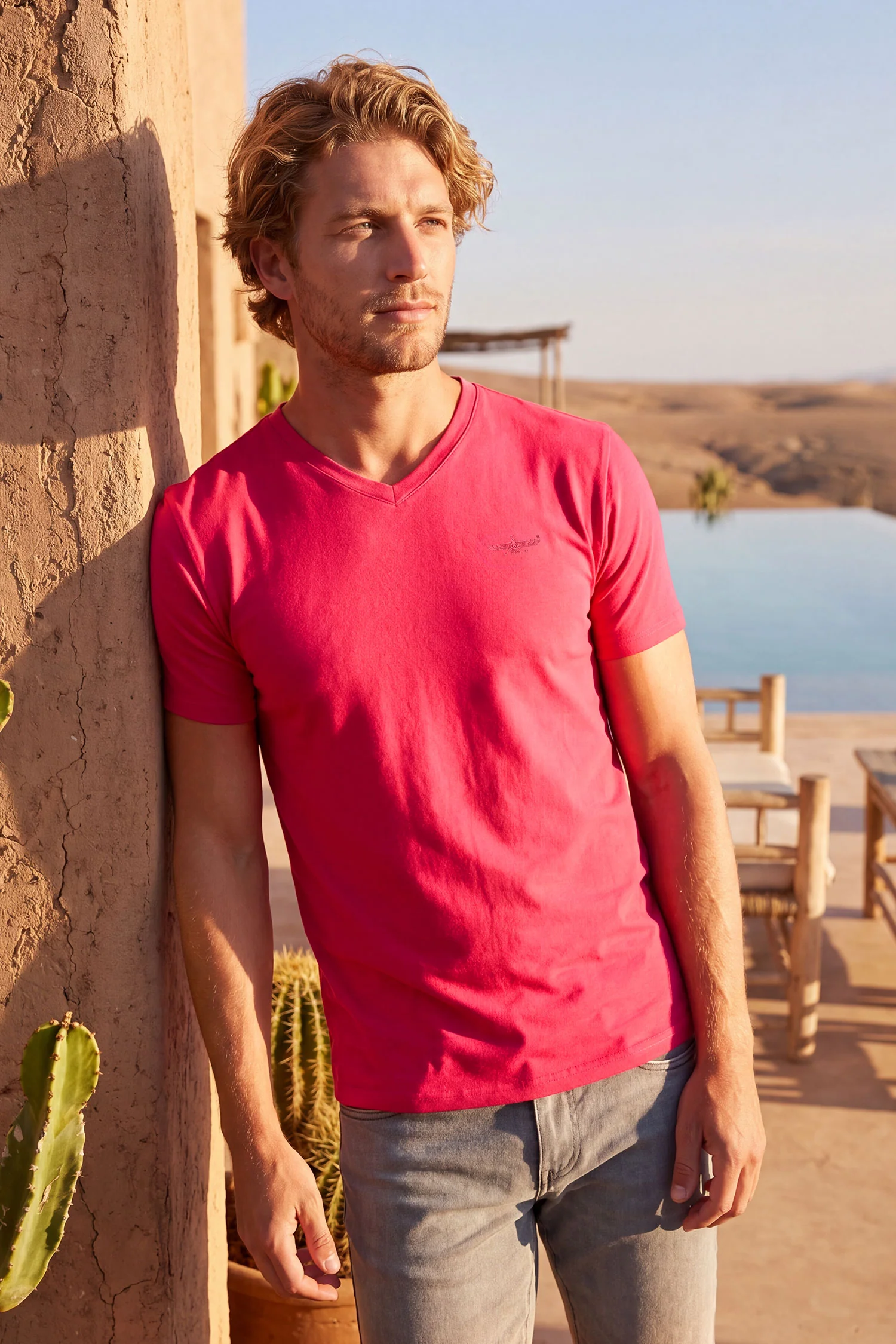 Trendy basics V-Neck T-Shirt - Image 8